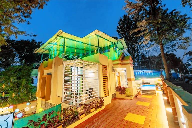 Bungalow with pool, barbecue & garden | Perfect for remote work in Jaoli
