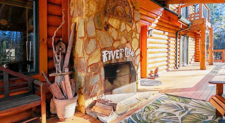 House with jacuzzi — photo 3