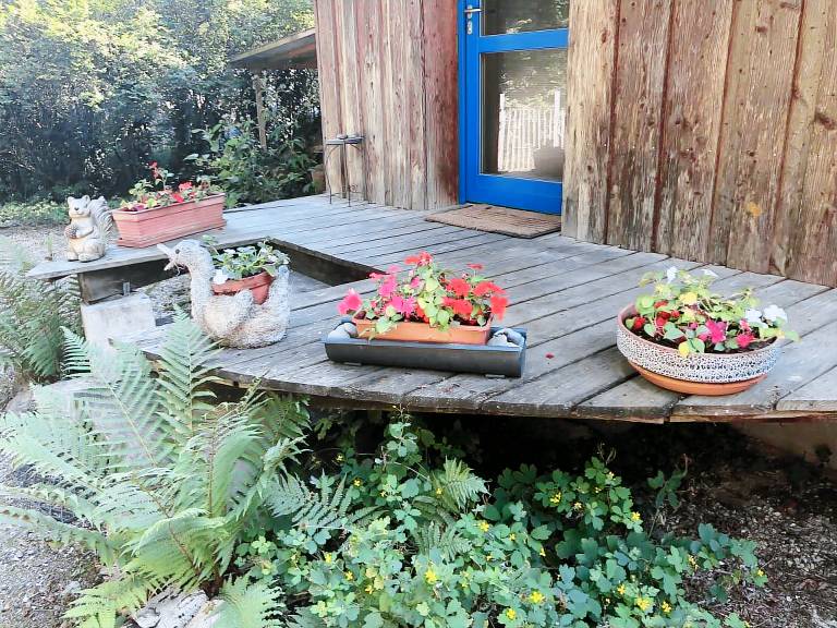 Vacation home with BBQ & yard — photo 3