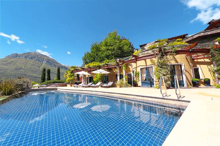 Children-friendly pleasant villa with jacuzzi, private pool & garden | Lake view | Pet-friendly — photo 2