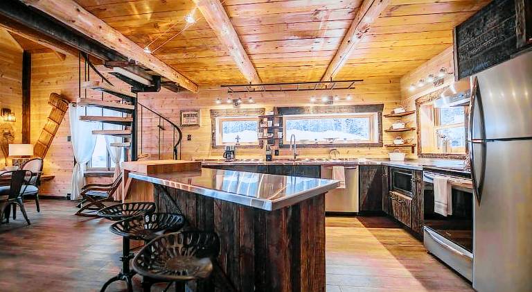 Pleasant chalet with jacuzzi | Dogs allowed — photo 3