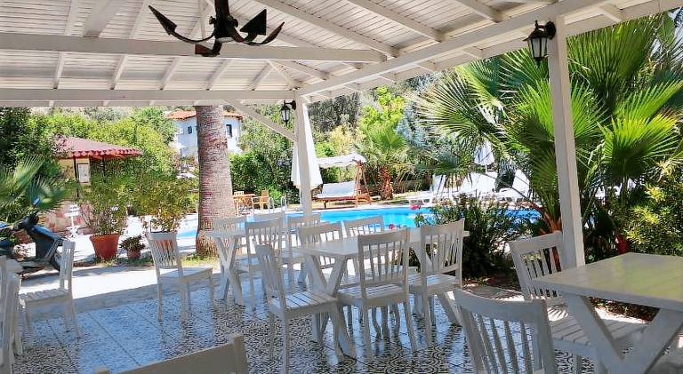 Serviced apartment with patio, yard & pool — photo 3