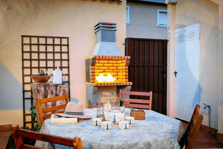 Fully equipped villa with garden, pool & patio | Pets allowed — photo 3