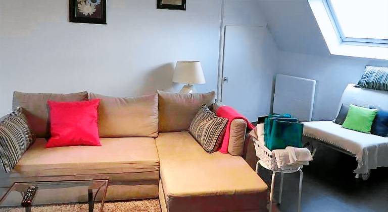 Apartment with yard — photo 2