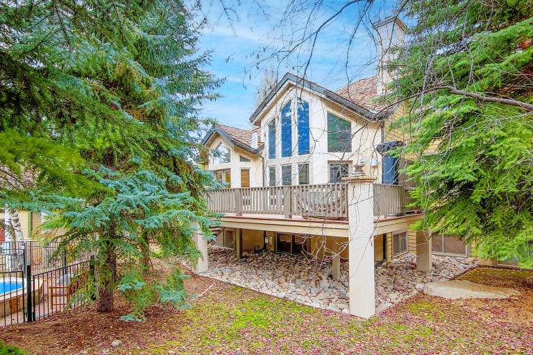 New! Arrowhead Estate 2 Master Suites Shuttle Pool & Hot Tub Access — photo 3