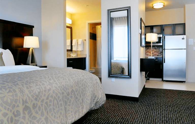 Studio Suite 1 King Nonsmoking Shower