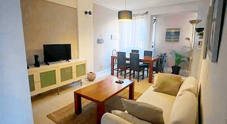 Holiday apartment with terrace | Perfect for remote work in Almada