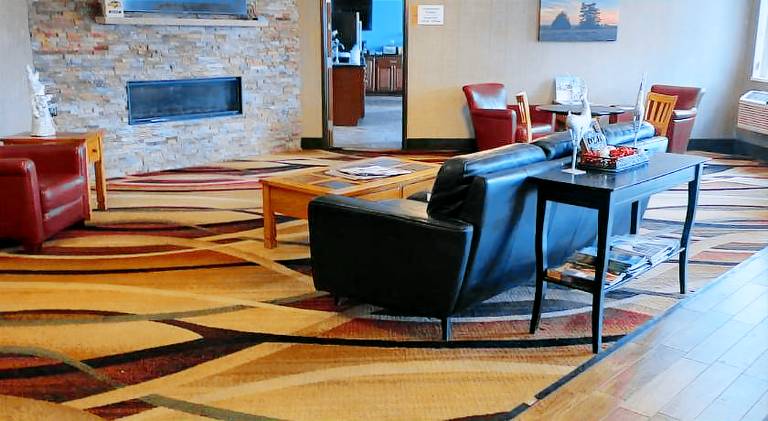 Days Inn & Suites by Wyndham Fargo 19th Ave/Airport Dome — photo 2