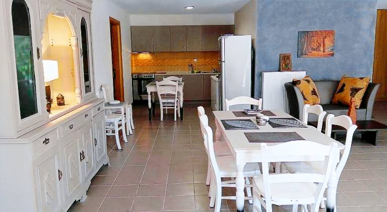 Holiday apartment with terrace, barbeque & garden — photo 3