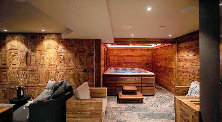 Chalet with jacuzzi — photo 4
