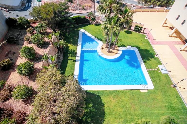 Fully equipped holiday apartment with pool, garden & patio | Pet-friendly — photo 3