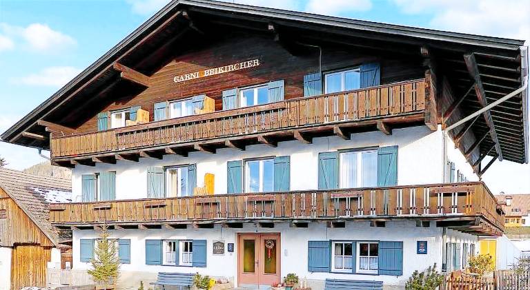 Charming serviced apartment with patio & garden | Pets allowed in Rasun Anterselva