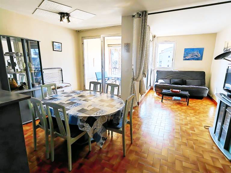 Holiday apartment with pool — photo 2