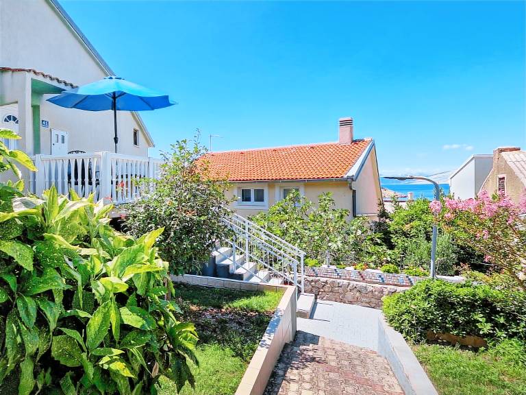 House with yard, barbecue & patio | Sea view — photo 3