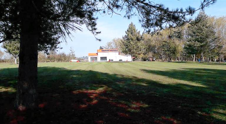 Vacation home with hot tub in Cholet