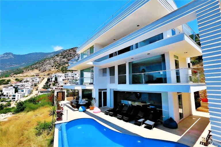 Vacation home with pool & BBQ in Antalya