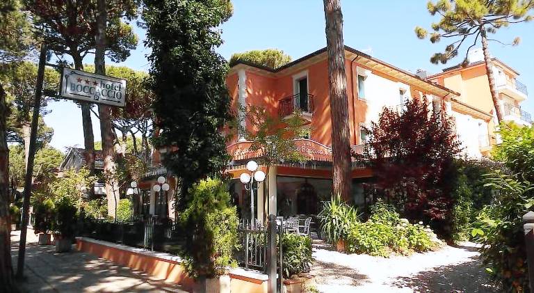 Hotel Boccaccio-free parking- in Milano Marittima
