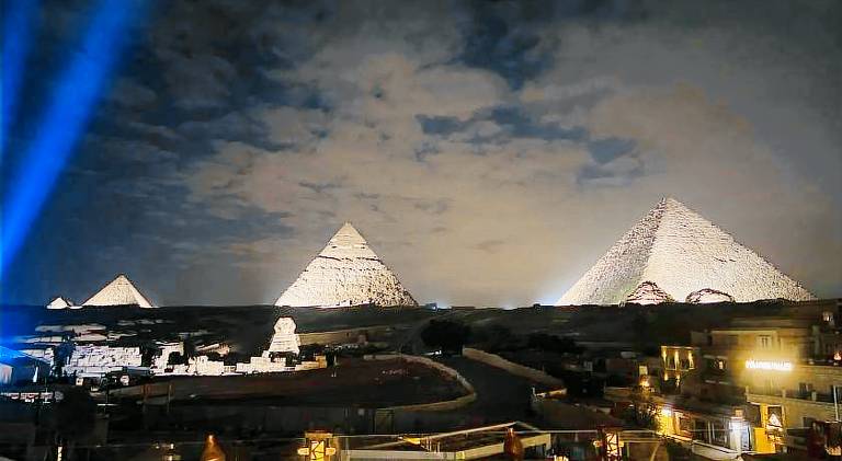 Pyramids light show — photo 5
