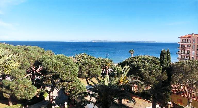 Apartment with 1 room for 5 persons in Le Lavandou