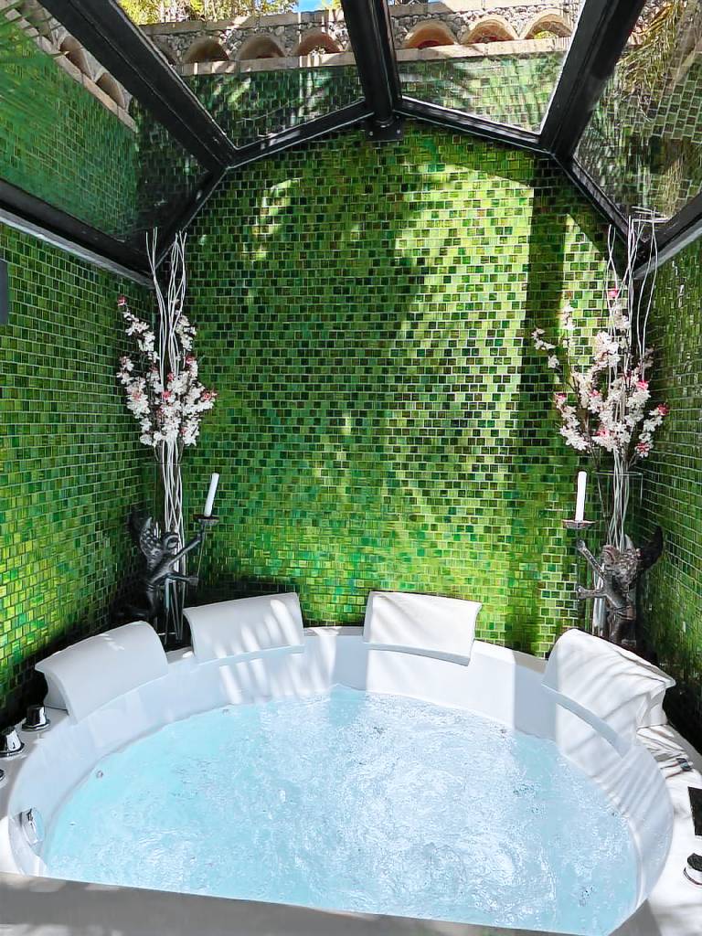 Beautiful vacation home with hot tub | Pets are welcome — photo 3
