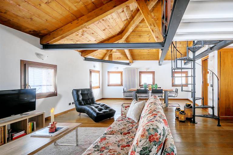 Fully equipped rental apartment with terrace | Next to Rialto Bridge | Pets allowed — photo 3