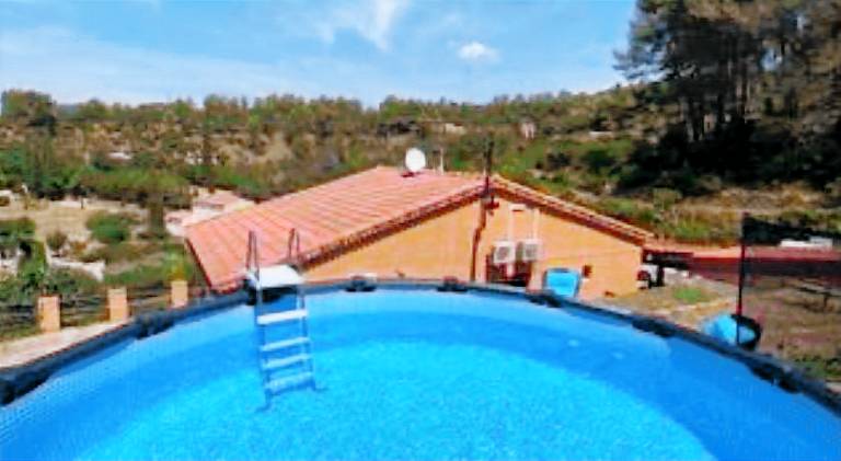 Villa with pool — photo 4