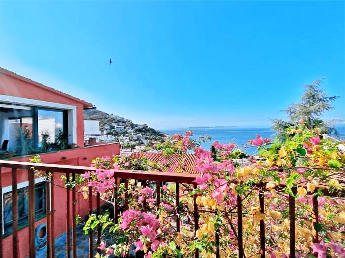 Children-friendly vacation home with private pool & patio | Sea view | Beach nearby | Pet-friendly — photo 3