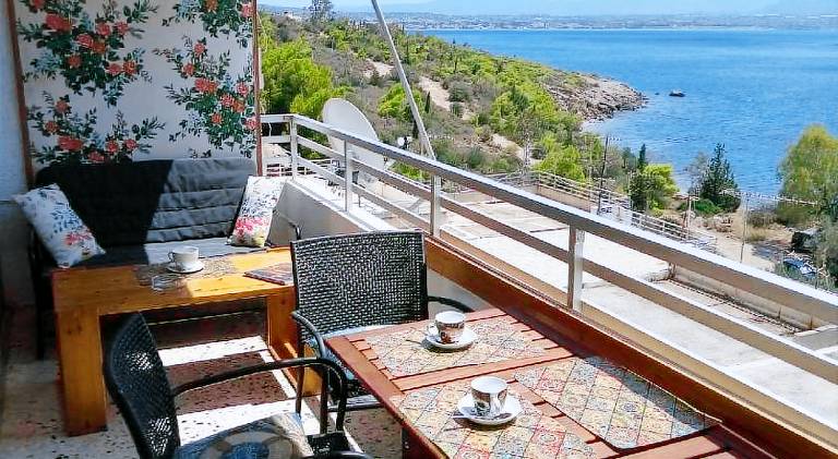 Holiday apartment with barbecue & terrace in Loutraki-Agioi Theodoroi