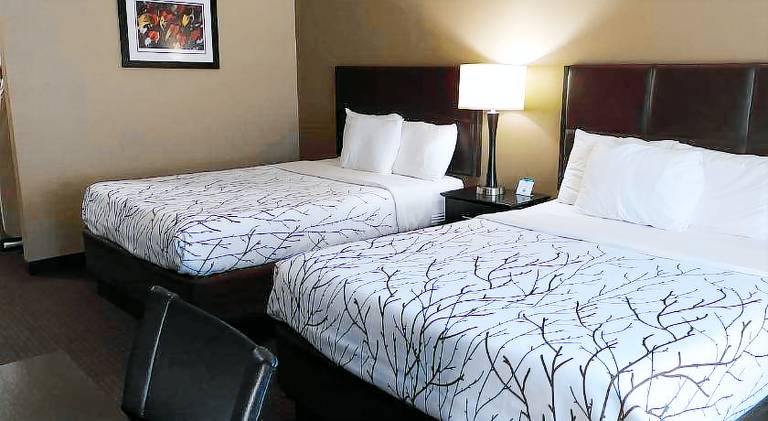 Parkwood Inn & Suites in Manhattan, KS