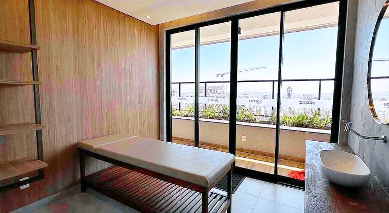 Apartment with pool — photo 2