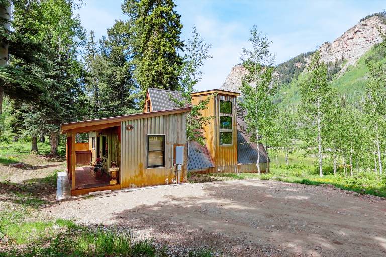 Cabin on Pond - Hot Tub - 2 Miles from Purgatory - Pet Friendly - One Acre — photo 3