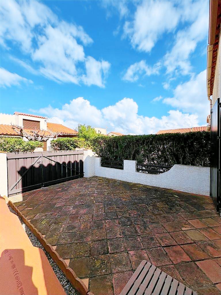 Vacation home with terrace & BBQ in Torreilles