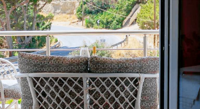 Holiday apartment with garden & patio — photo 5