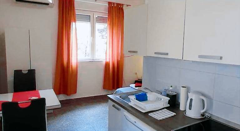 Apartment with patio — photo 5