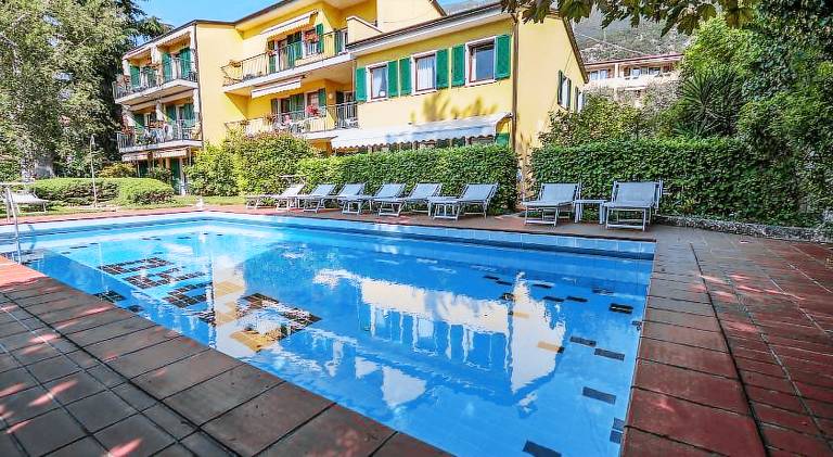 Serviced apartment with sauna, yard & pool — photo 3