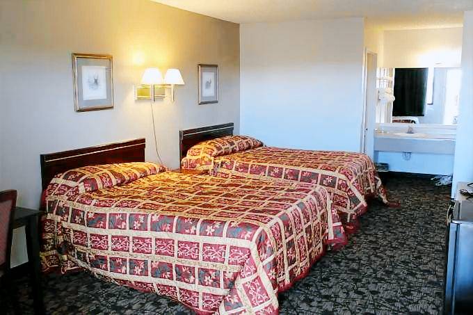Travelers Inn & Suites — photo 5