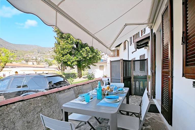 Child-friendly holiday apartment with patio | Pets are welcome in Gardone Riviera