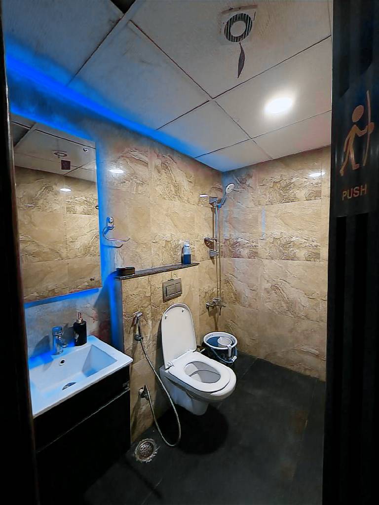 House | Pet-friendly in Noida