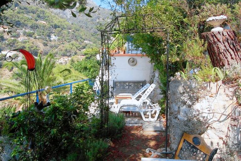 Vacation home with patio & garden — photo 5