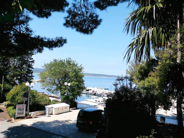 Holiday apartment with patio & BBQ — photo 4
