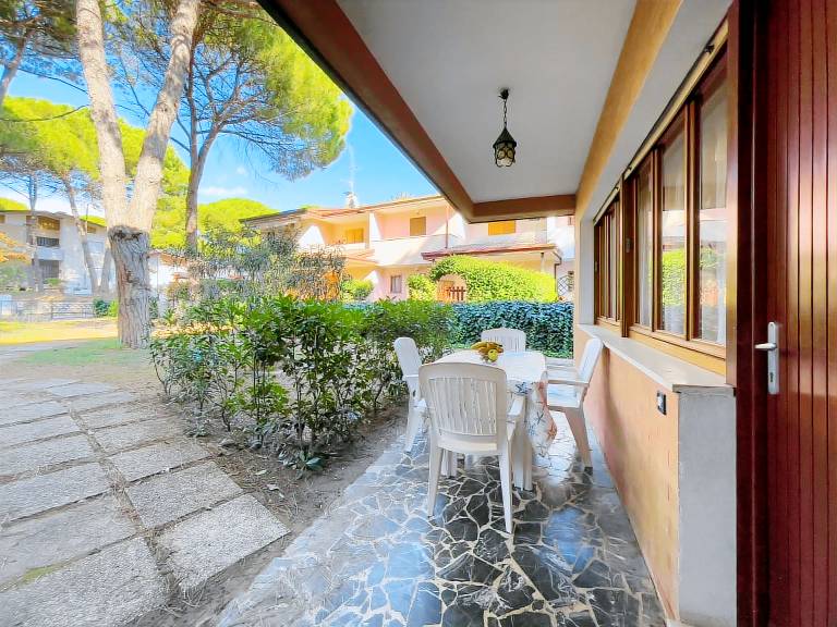 Pleasant holiday apartment with yard & patio | Pet-friendly — photo 3