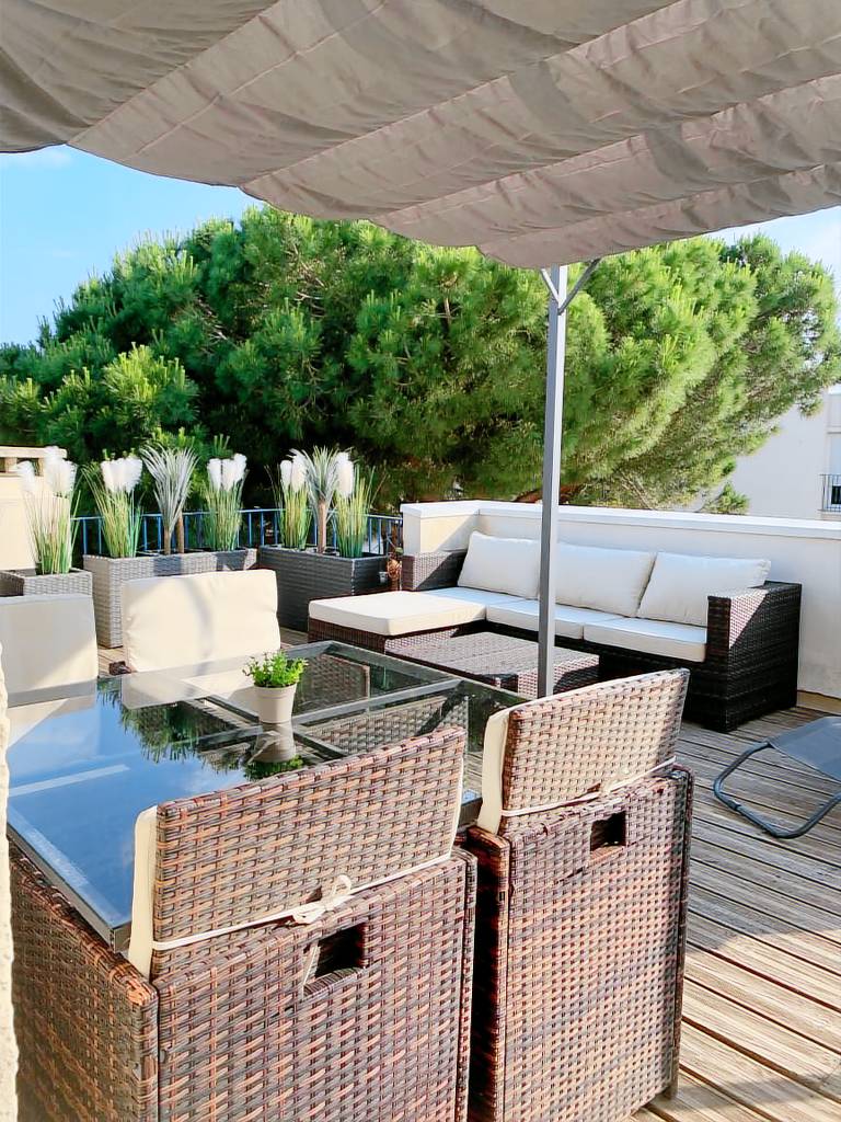 Apartment with patio & barbeque | Garden view — photo 2