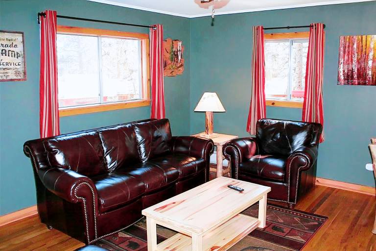 Family-oriented cabin with private pool & terrace | Pet-friendly — photo 3