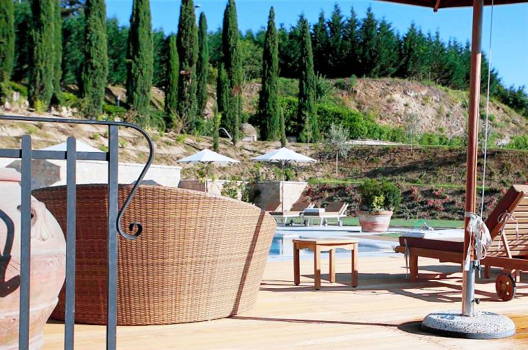 Holiday apartment with barbecue, pool & yard — photo 2