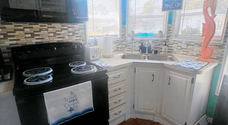 Cozy Private Cottage Only 5 miles from Disney — photo 3