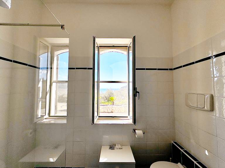 Nice holiday apartment with patio, yard & pool | Pet-friendly — photo 3
