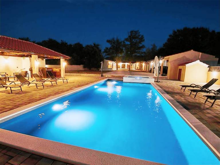 Wunderschöne Villa mit privatem Fitnessstudio und Pool - TA Leut — photo 5