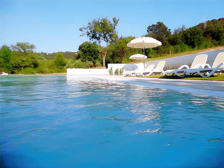 Serviced apartment with yard, pool & barbecue in Affi