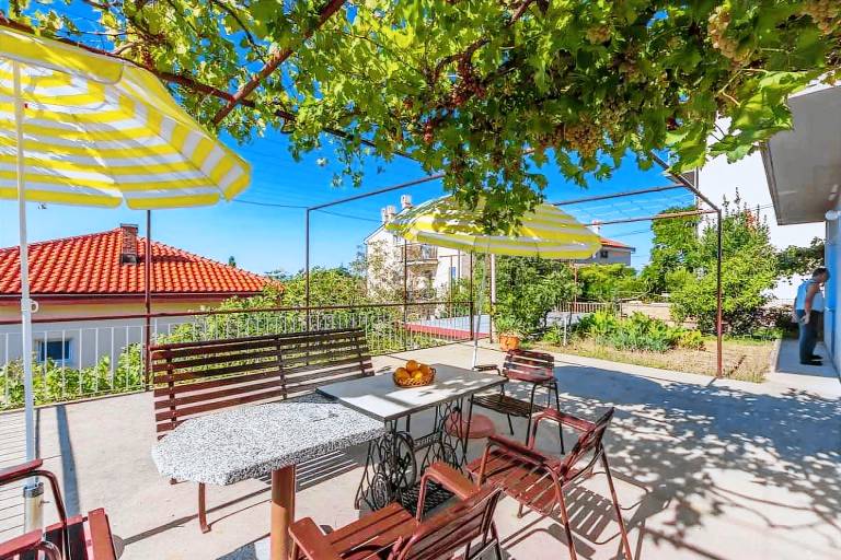 Holiday apartment with terrace, air conditioning and sea view — photo 4