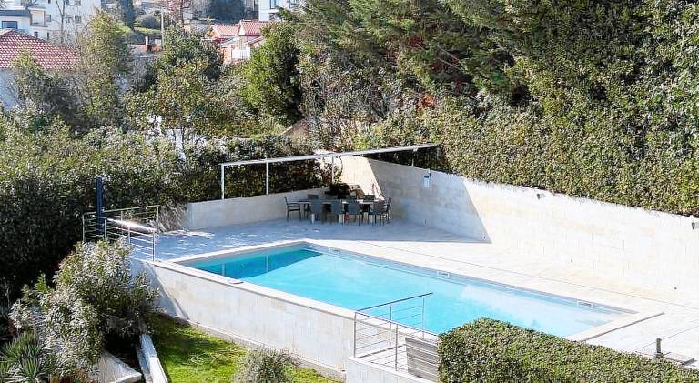 Apartment with pool in Lovran